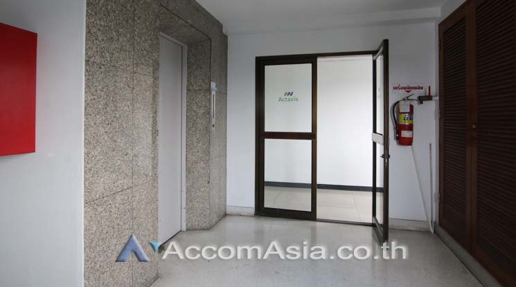 4  Office Space For Rent in Phaholyothin ,Bangkok BTS Ari at Thirapol Building AA14129